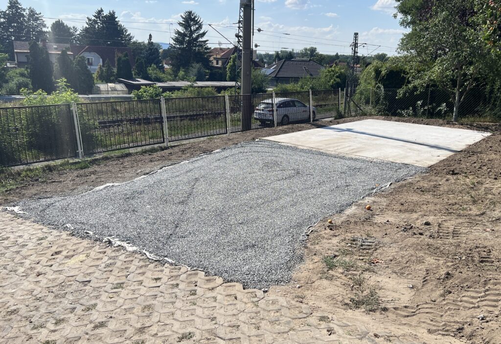 Základová deska a štěrková příjezdová cesta – Mělník