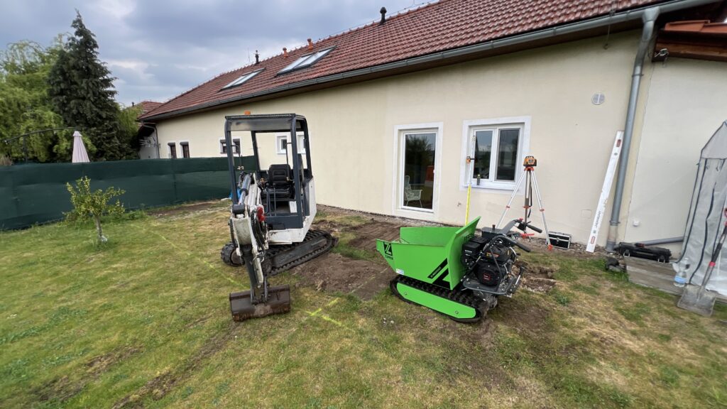 Výkop a příprava plochy pro zahradní terasu